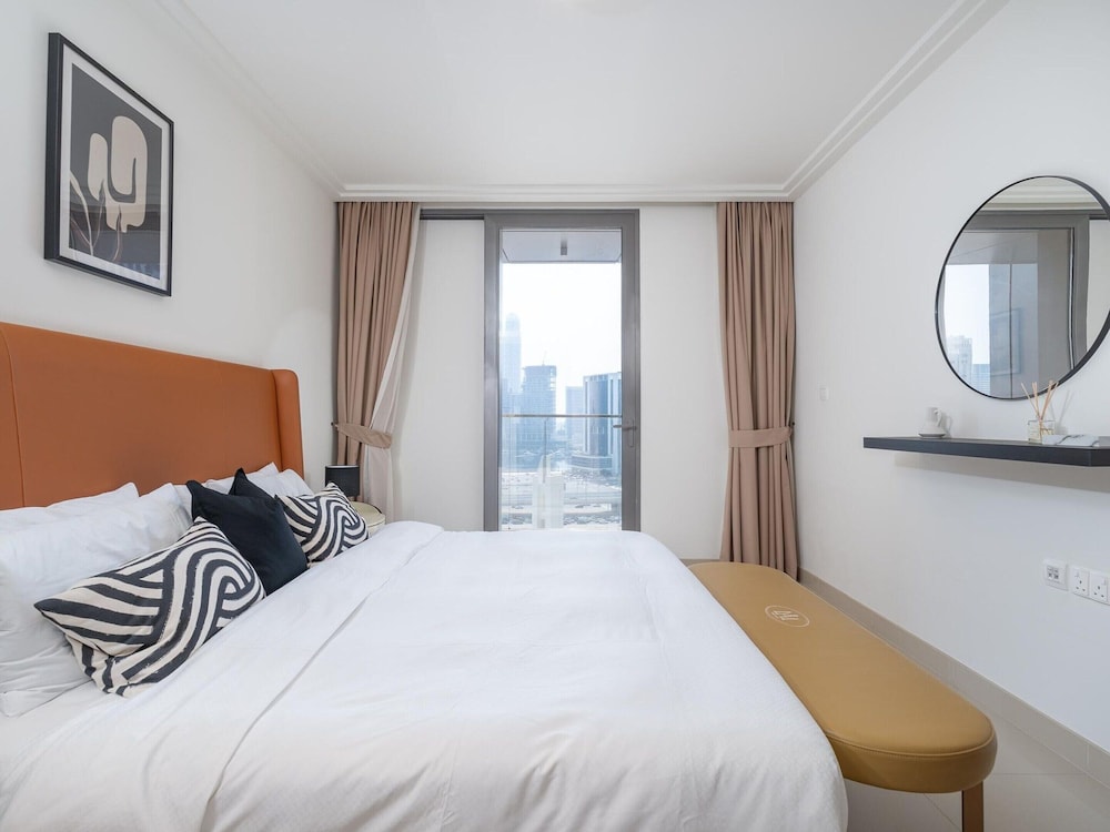 Luxurious & Stylish Apartments Across Dubai Mall - Burj Khalifa - City Views