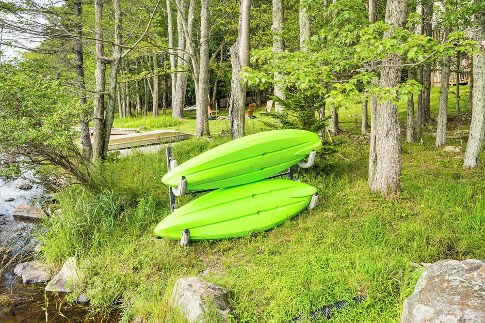 Hot Tub + Game Room! Lakefront Gem in Pocono Mtns