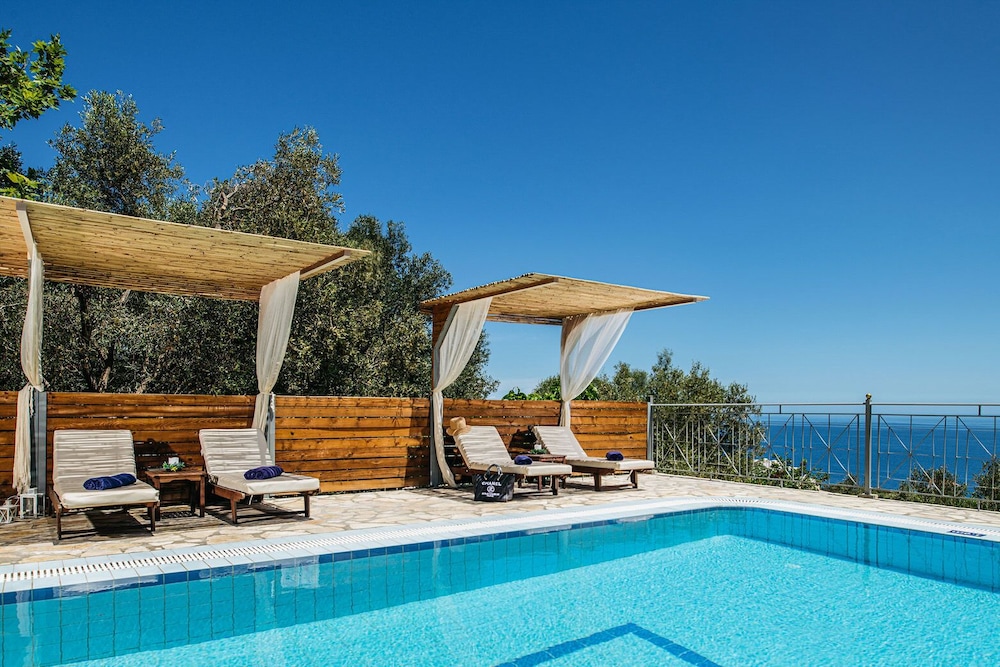 Emerald Villas & Suites