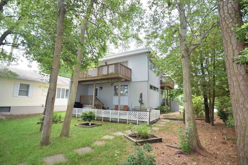 Tunnel Avenue 14106 2 Bedroom Home by RedAwning