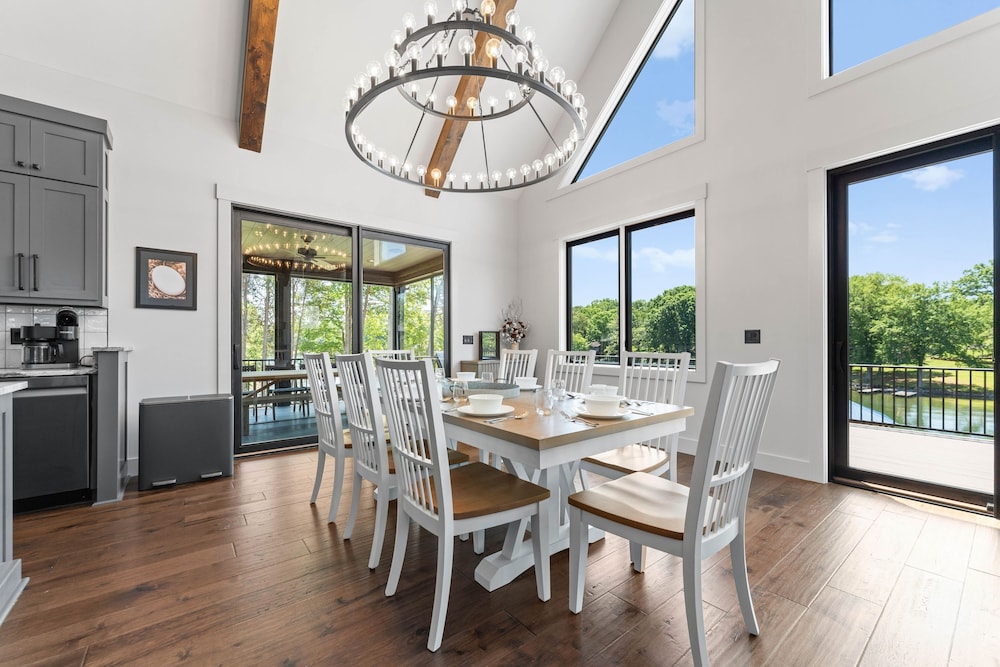Gray Fox Lodge by Avantstay Waterslide Pool Theater Sleeps 23