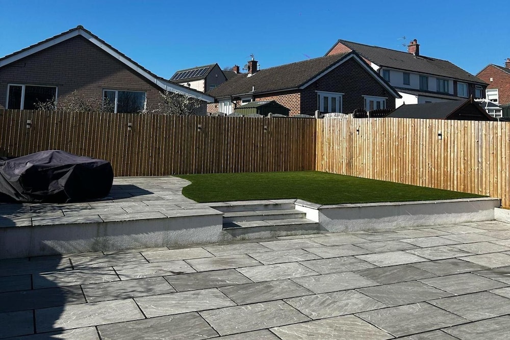 3 Bed-sleeps 5-garden-parking-pets