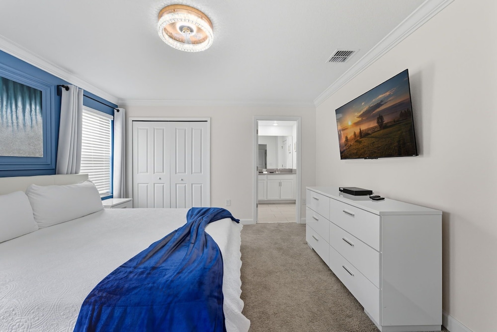 Chic & Fun Family Stay 10 Mins to Disney