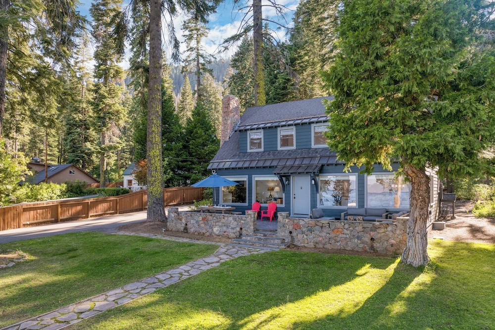 West Shore Lake House by Avantstay Ski Cabin w/ Backyard Sledding Hill! view 5