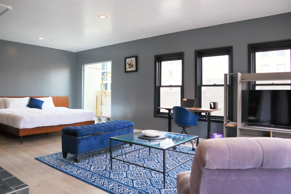 Intimate En Suite Studio view 4
