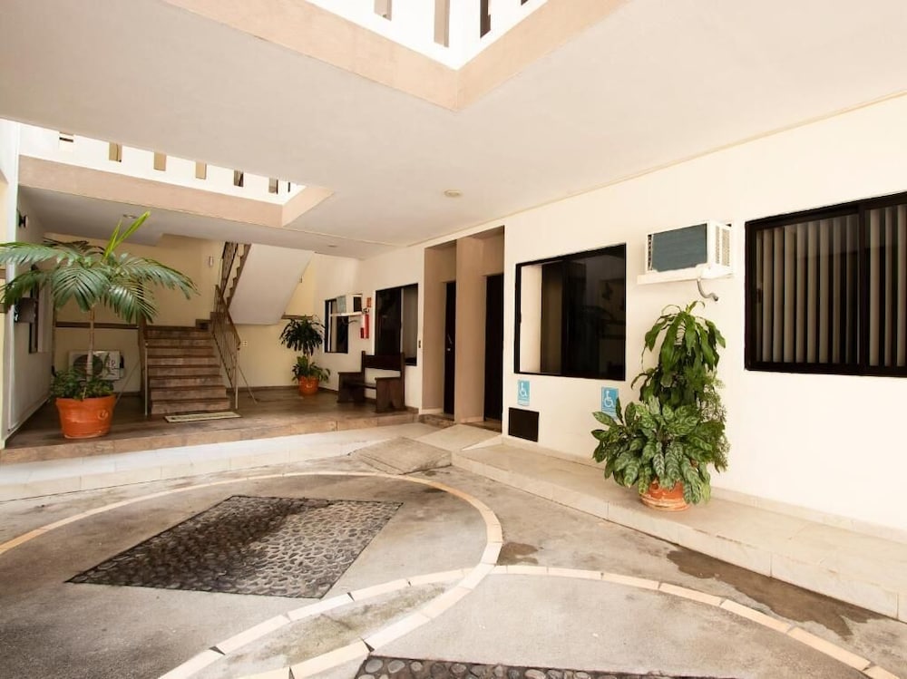 Hotel Invernadero Inn - Image 1