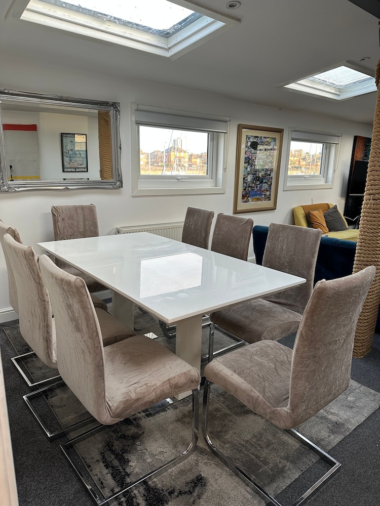 Liverpool Waterfront Stay Excellent Location Onsite Parking