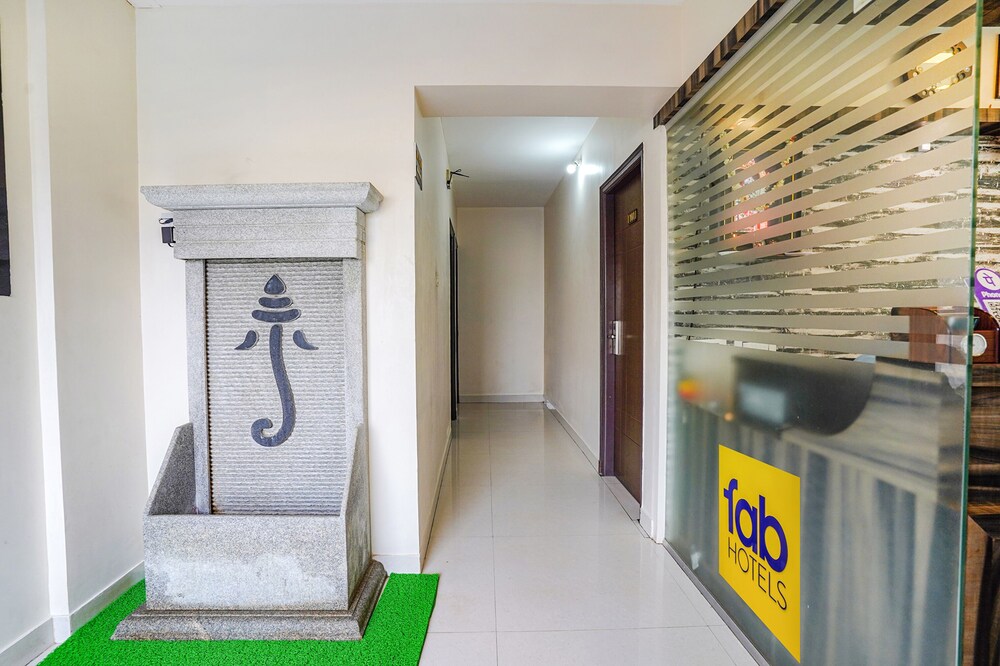 Fabhotel Willow Tree