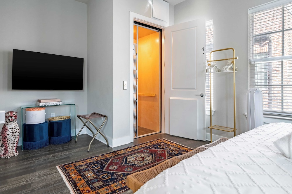 Modern Home, Private Balcony, Near Rainey & Lady Bird Lake Haus of Z