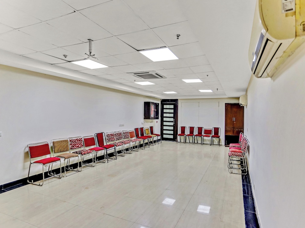 Signature Plaza By MERRIMENT