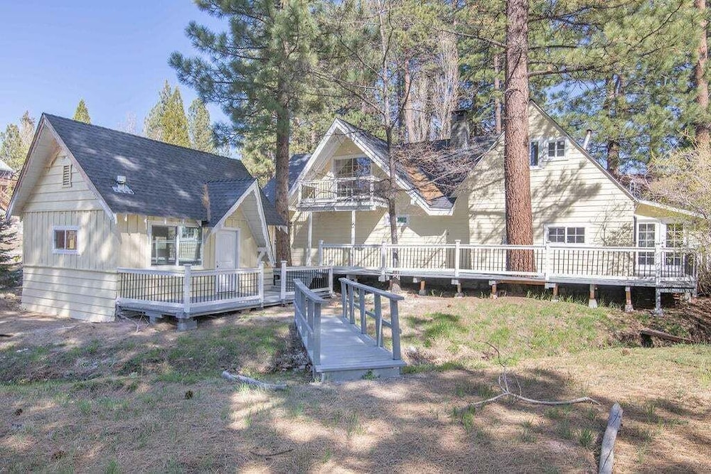 Jaybird Lodge view 3