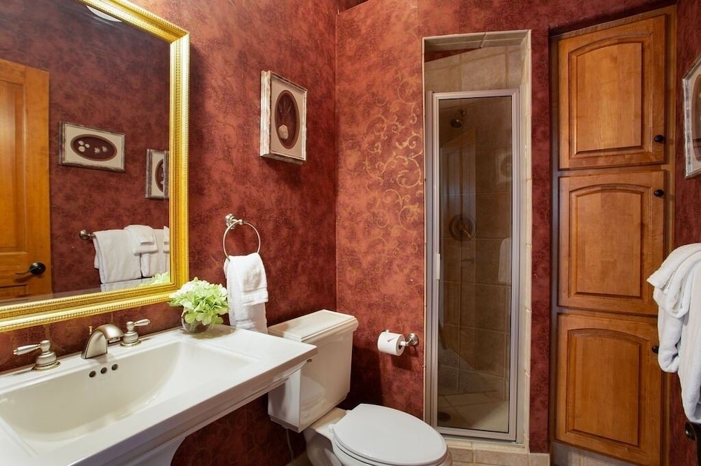 Streamside Lane 4 Bedroom Home