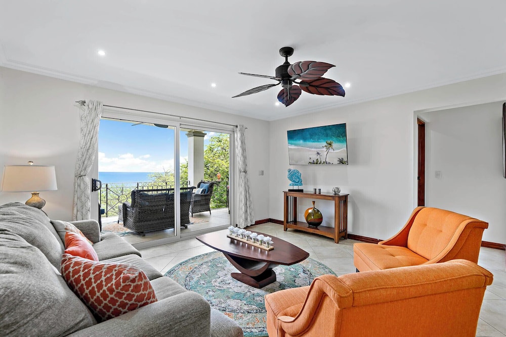 Stylish Flamingo Condo with Ocean Views, Renovated Kitchen & Walkable Beach Access