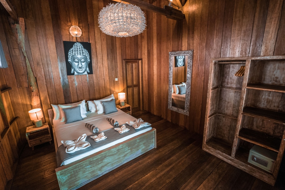 Gili Treehouses