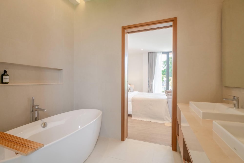 Modern Tropical Pool Villa - Saiyuan
