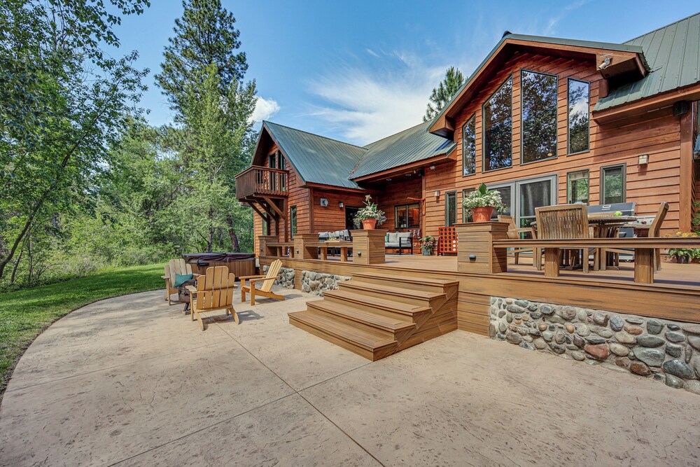 Luxury Cabin on Naches River, Near Mount Rainier!