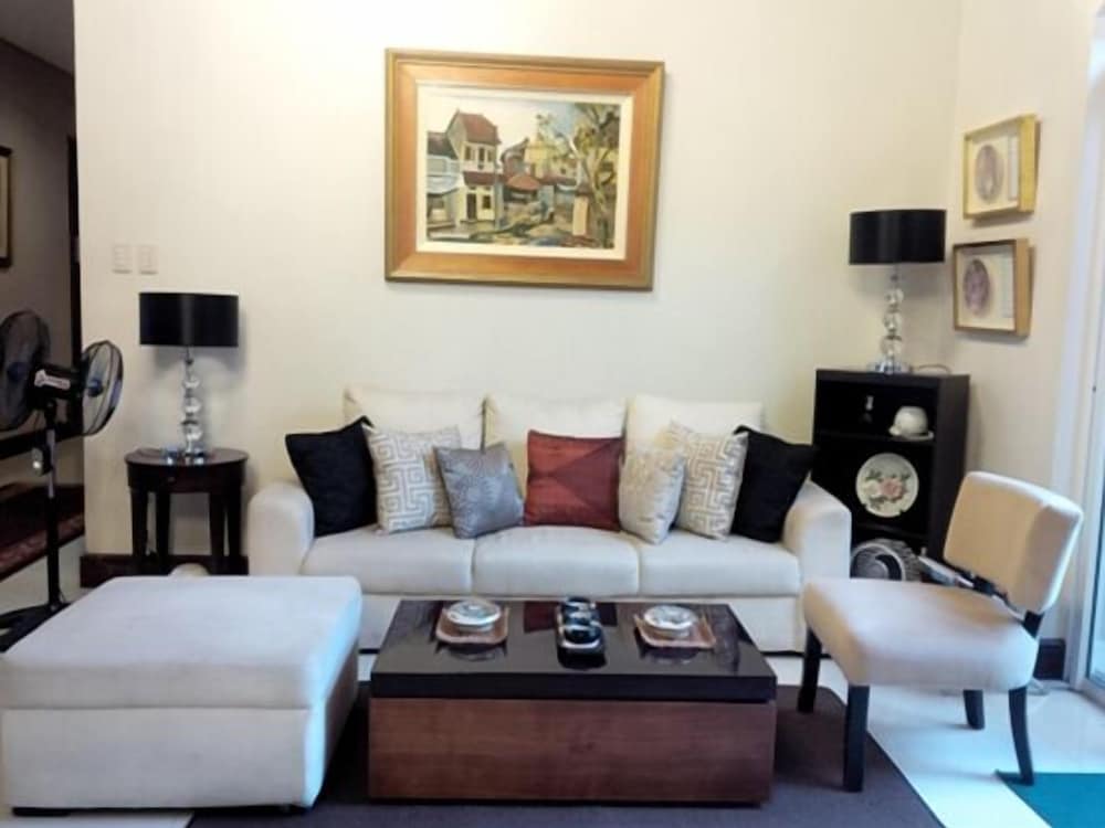 Country Chateau Hotel, Tagaytay - 9
