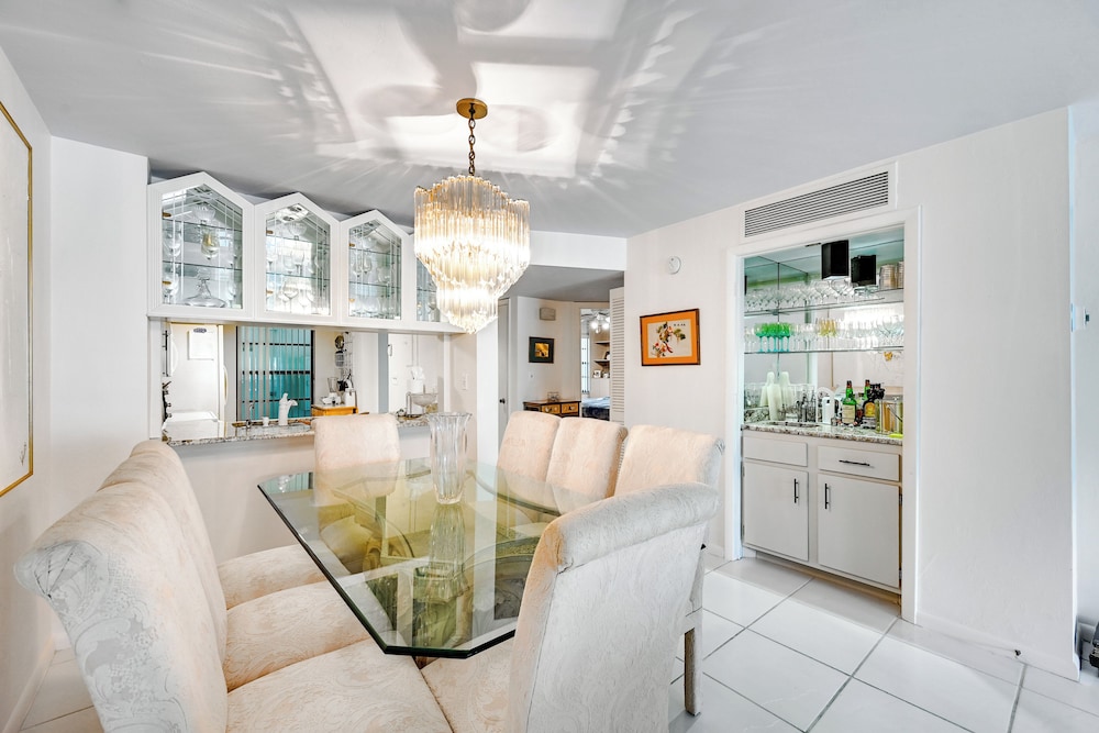 Waterfront Marco Island Condo < 1/4 Mi to Beach!