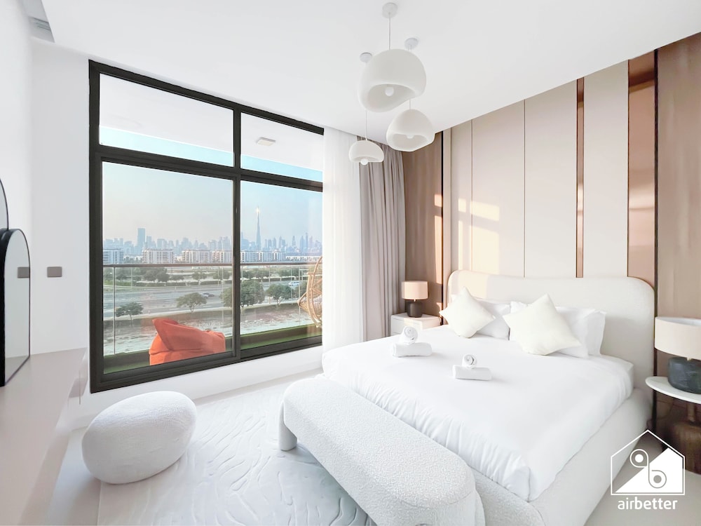 Luxury 1BR w/ Balcony & Burj Khalifa View