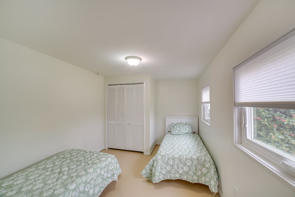 Seaside Vacation Rental w/ Patio Near Monterey Bay view 2