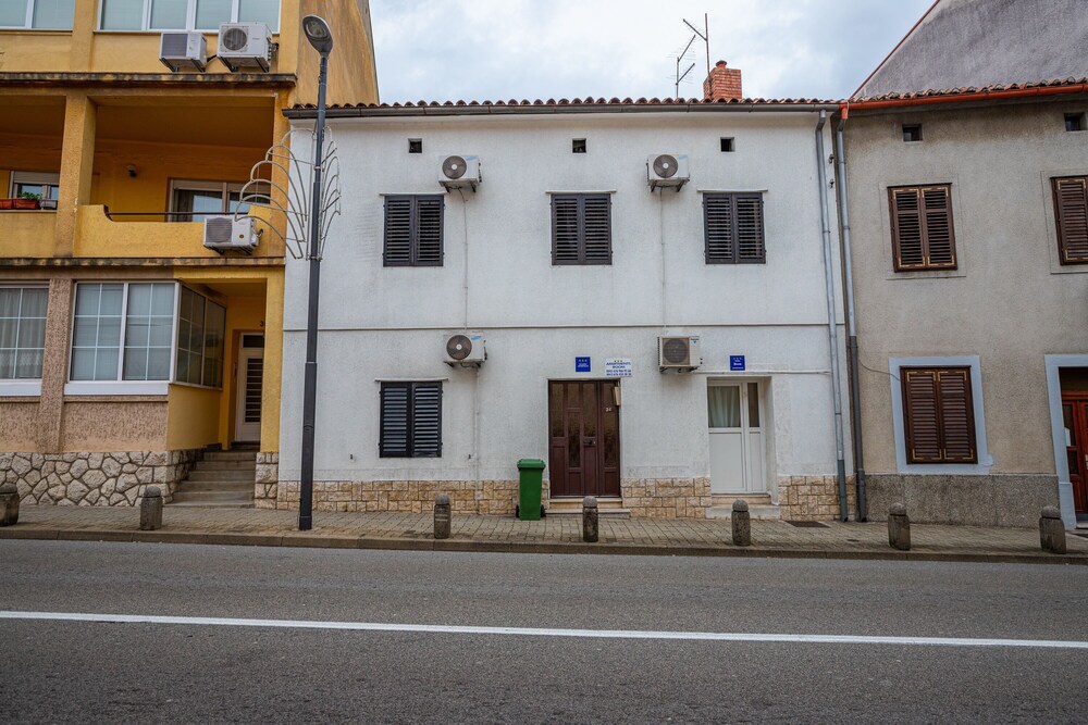Photo 52