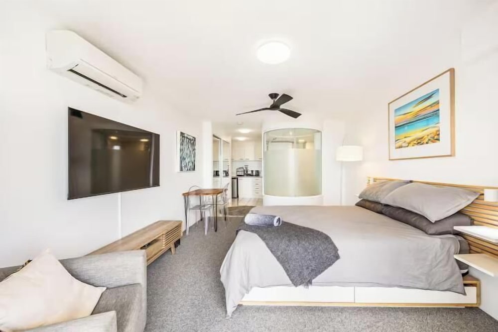 Wake to the Waves - Oceanfront Apartment