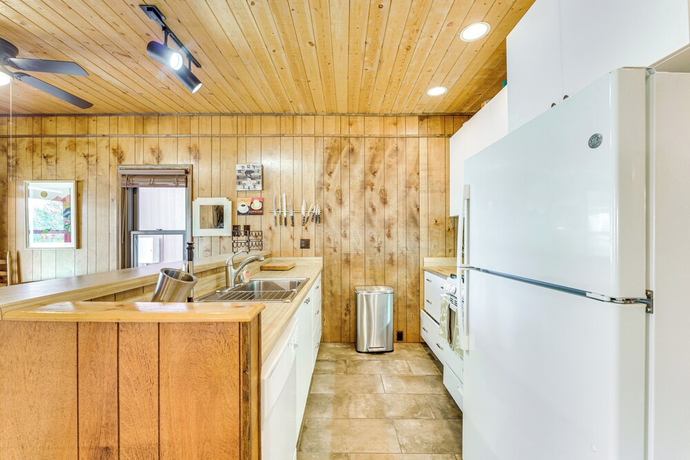 < 1/2 Mi to Angel Fire Resort: Dog-friendly Condo!