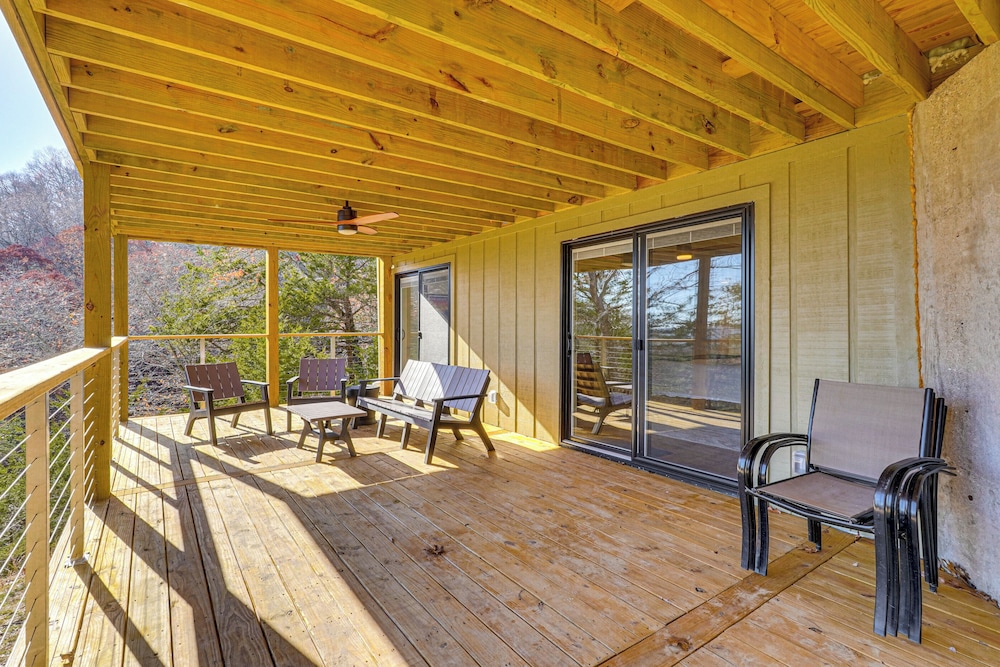 Fish, Swim & Kayak: Spacious Beaver Lake Home!
