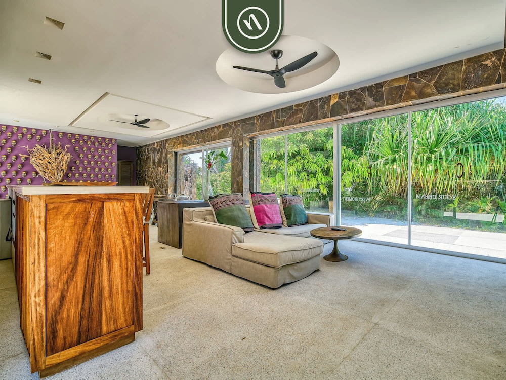Luxury Oceanfront Villa - Private Beach - Pool