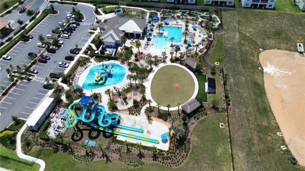 Stunning 4 Bed Townhome With Splash Pool-1160ks 4 Bedroom Townhouse