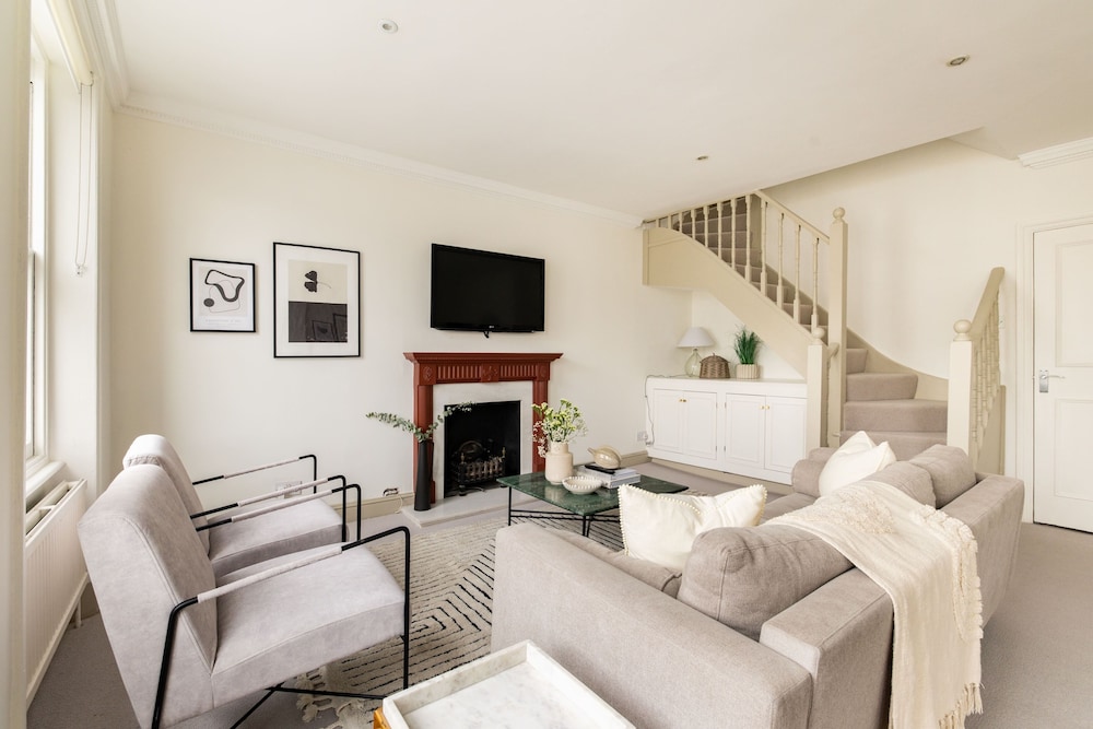 Stylish West Kensington Duplex