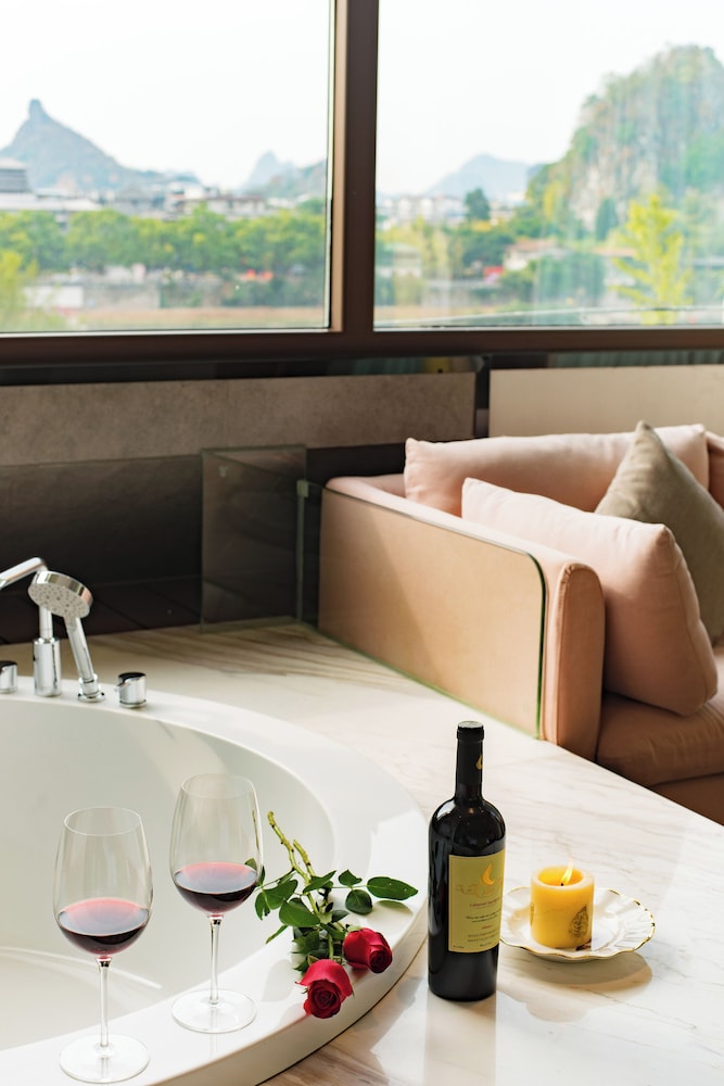 Li River Resort Villa Hotel