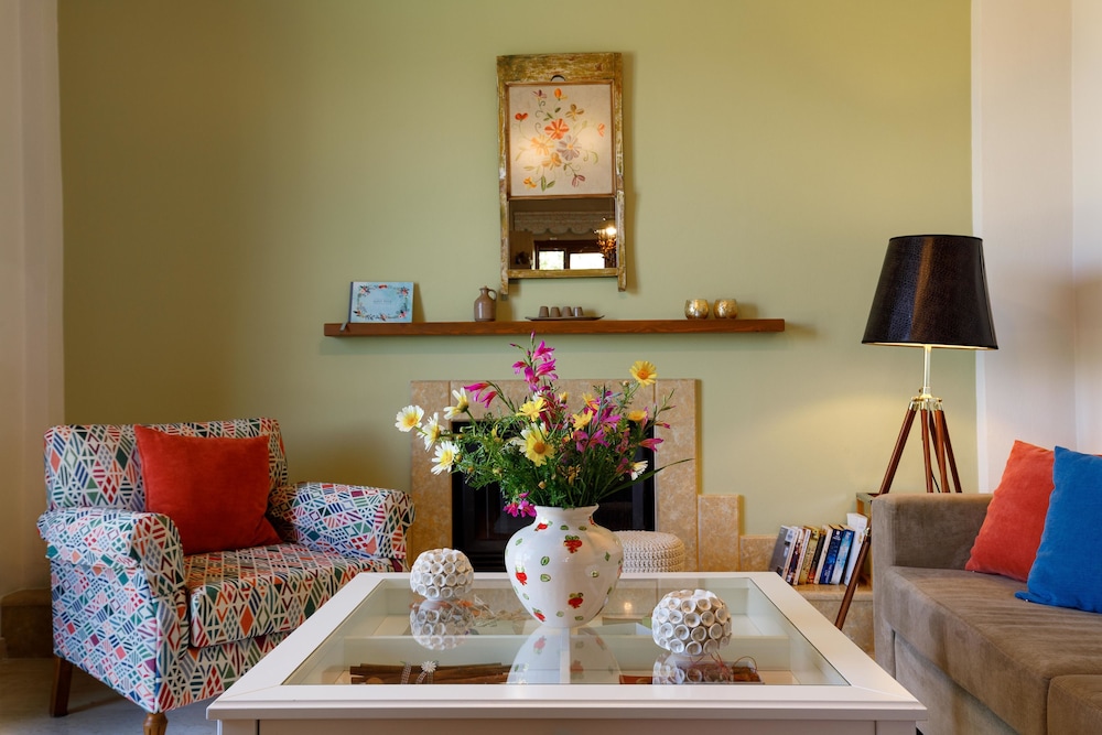 Lily's cottage, secluded, sea view villa with private pool and gardens. 1062101 view 4