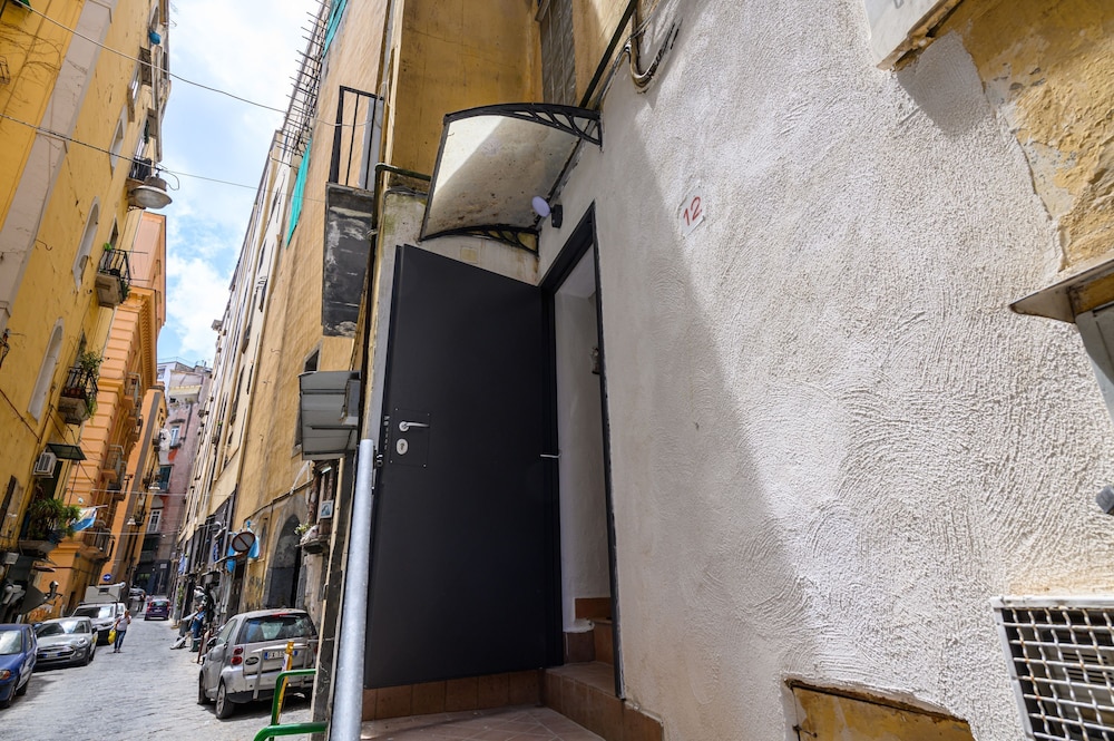 Vico Graziella 12 in Naples