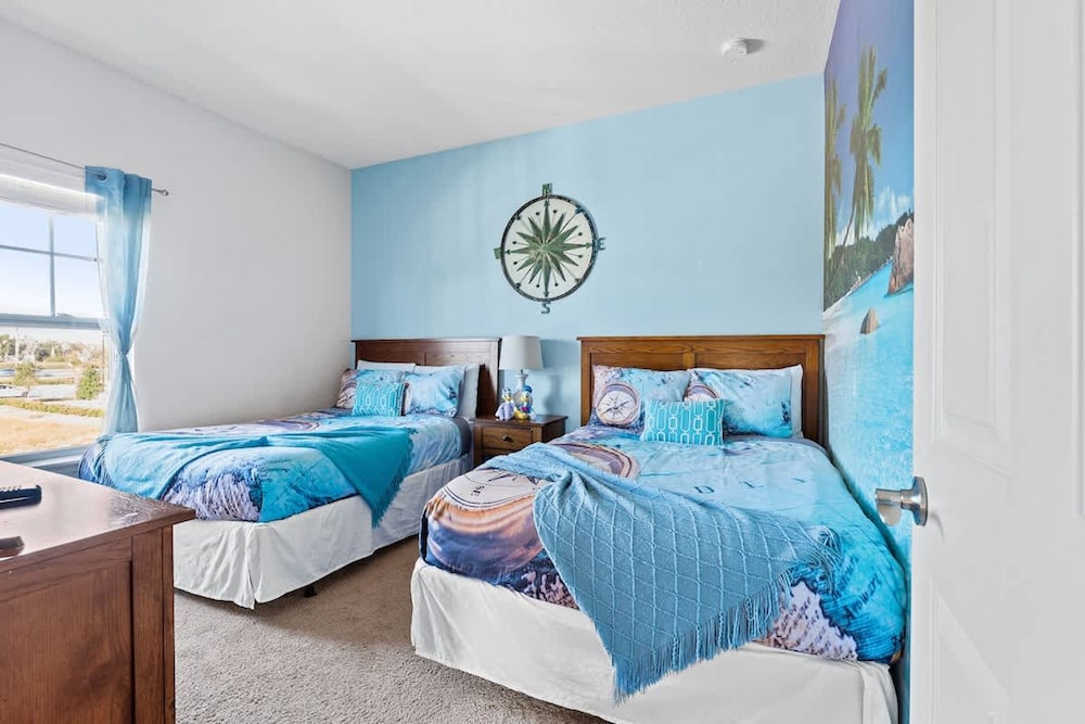 Modern Decor at West Lucaya 4 BR Wl8989