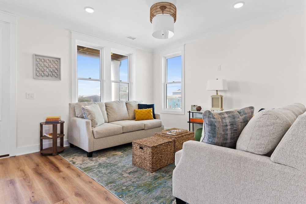 1040 Break / 1040 Ocean Blvd West 4 Bedroom Home by RedAwning