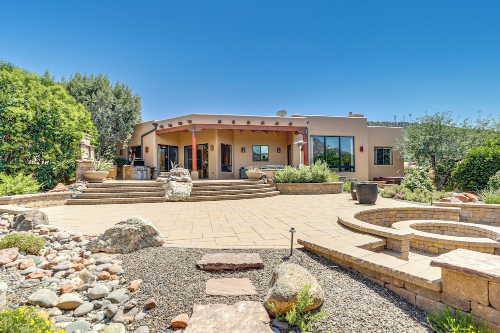 1/2 Mi to Airport Mesa! Hot Tub Haven w/ Mtn Views