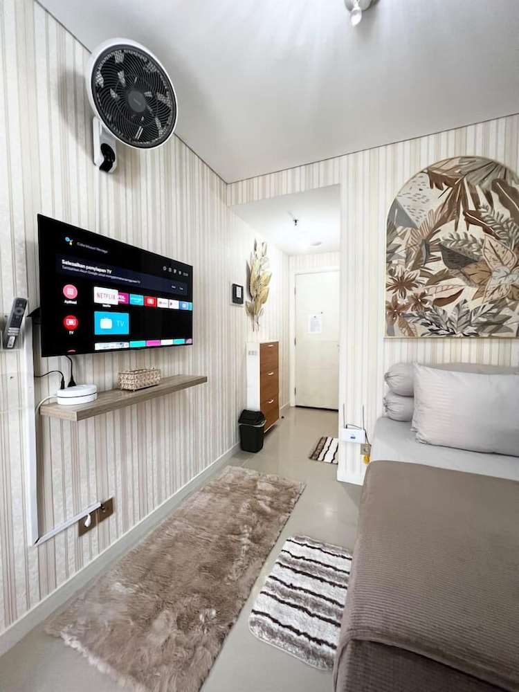 Salute de Madison Park Apartments