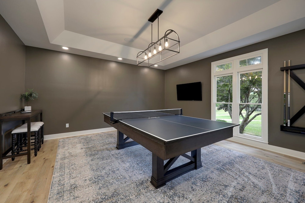 Majestic Manor-private Hundred Acre Yard-pool/spa