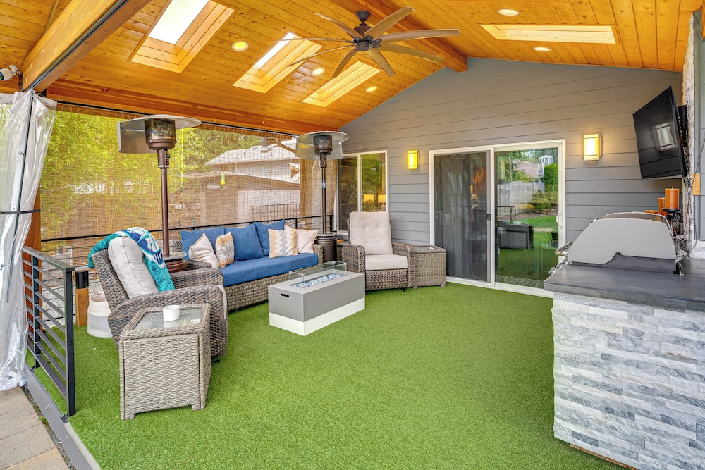 Amazing Outdoor Space! Everett Escape w/ Hot Tub