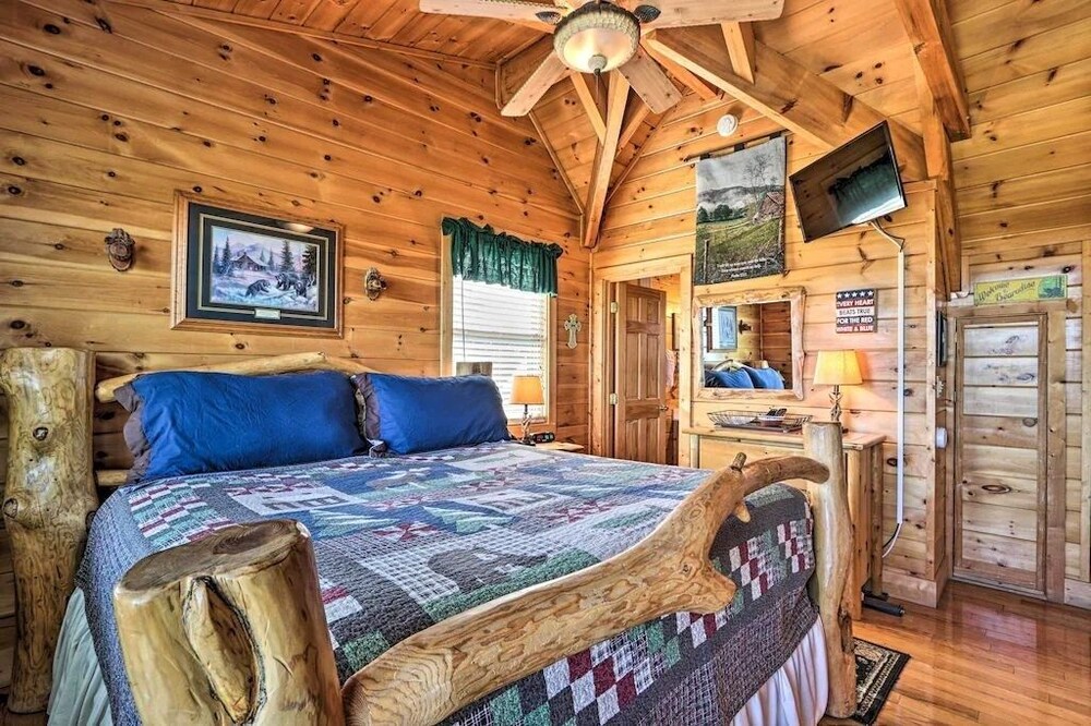 Ern863 - Mountain Top - Great Location! Mountain Views! Close To Town! 1 Bedroom Cabin by Redawning view 3