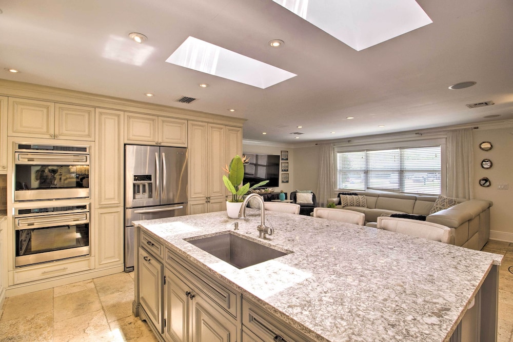 Luxury Getaway in Palm Beach Gardens! - Property Image 21