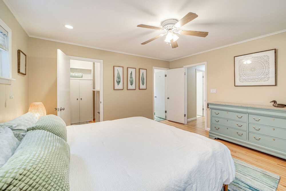 6 Mi to Dtwn: Waterfront Home in Tulsa!