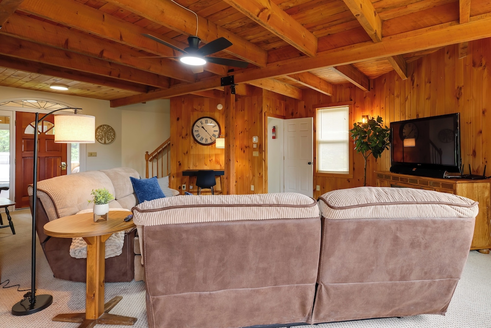 4 Mi to Beach & Lake: Spacious Home in Chestertown