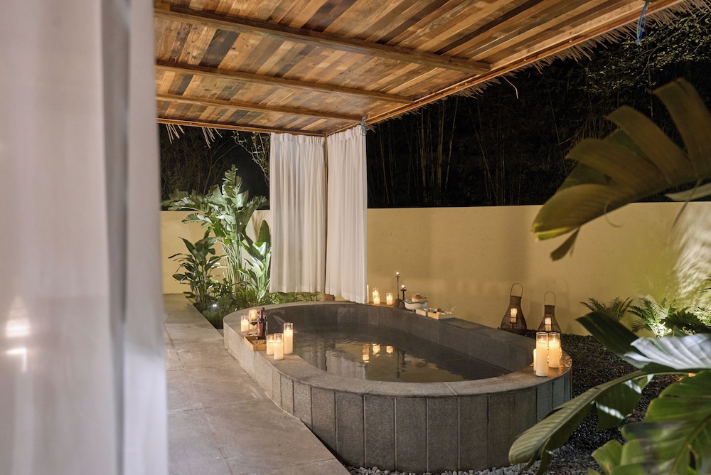 Miyue Shenzhen Tianlu Secret Wild Wizard Holiday Hotel