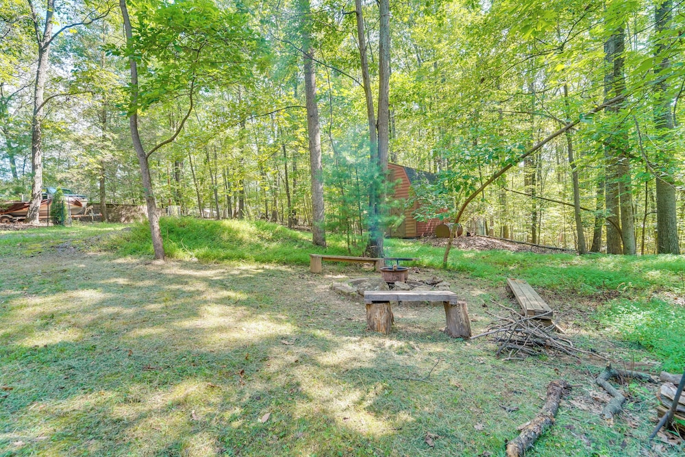 Cabin Comfort Near Psu! Fire Pit & On-site Trails