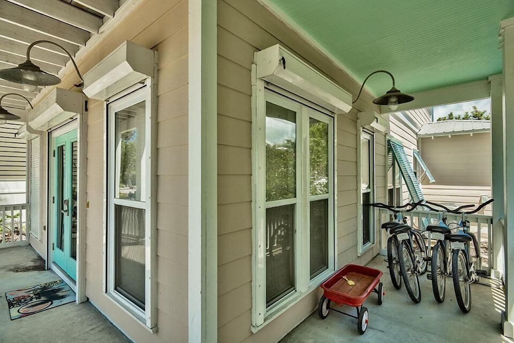 SHELL OF A GOOD TIME 3 Bedroom Holiday Home by Five Star Properties