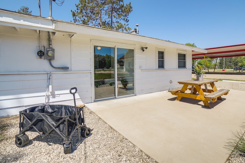 Lake City Vacations - Breezy Lake City Getaway - Walk to Englewood Beach - Property Image 2