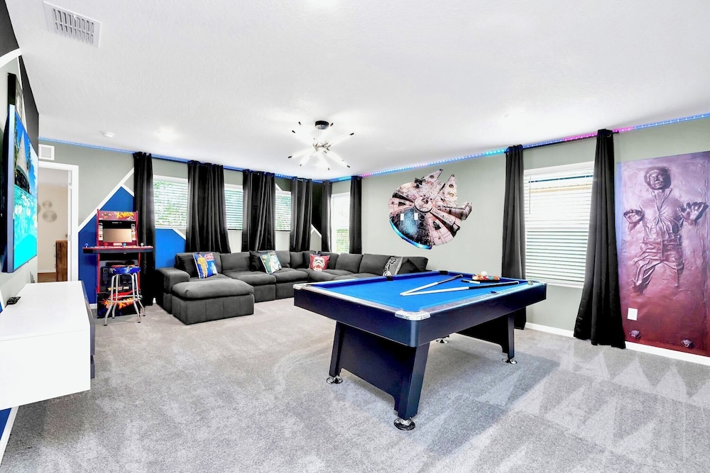 Spectacular 7BR Home w Pool & Arcade Near Disney