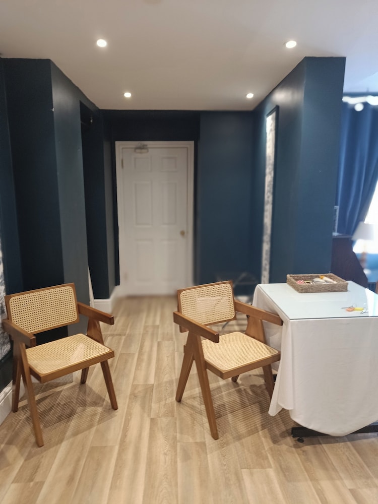 Rooms on The Prom